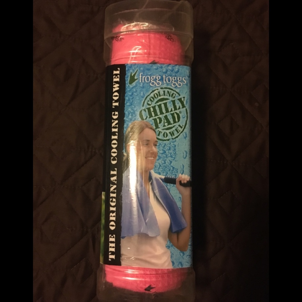 Frog Toggs cooling towel in pink